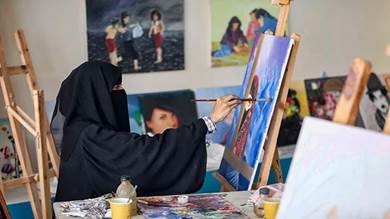 الحوثيون يقيدون النساء على غرار تجربة طالبان
